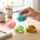 Scatola a sorpresa con giocattolo antistress morbido a forma di bao - Maltose Foodiemals Bao House